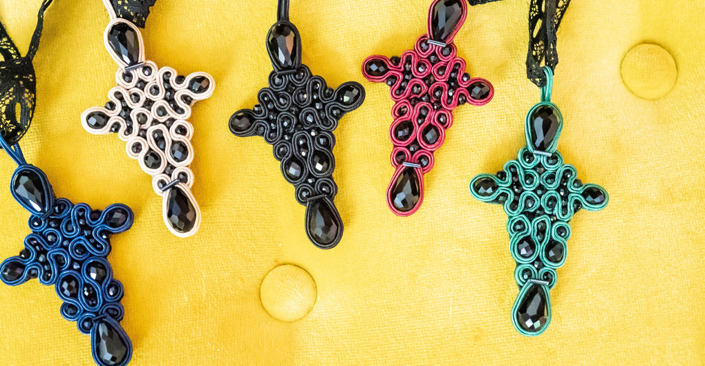 Colgante Cruz soutache