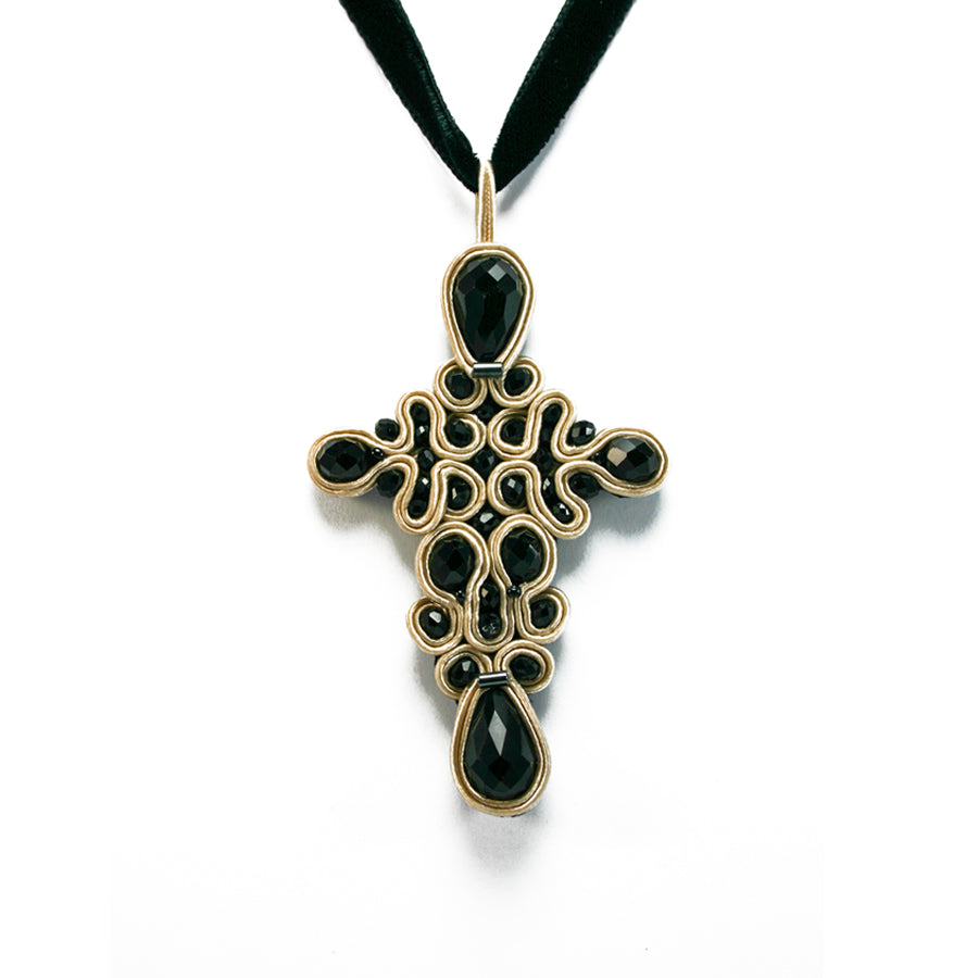 Look Invitada Boda - Colgante Cruz Gótico Azabache Mármol